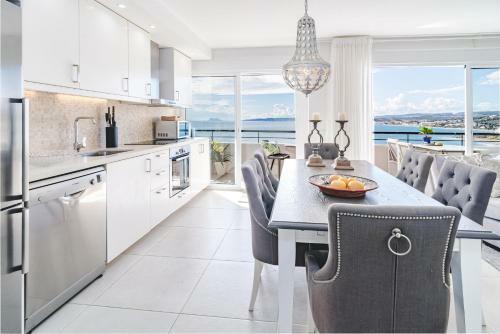 Cp - Modern Beachside Apartment In Estepona