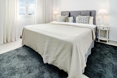 Cp - Modern Beachside Apartment In Estepona