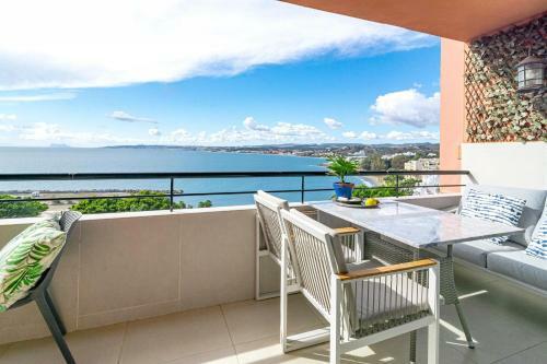 Cp - Modern Beachside Apartment In Estepona