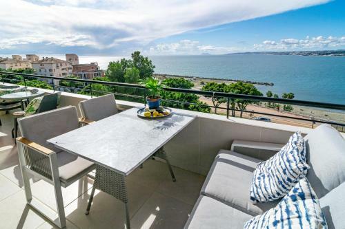 Cp - Modern Beachside Apartment In Estepona