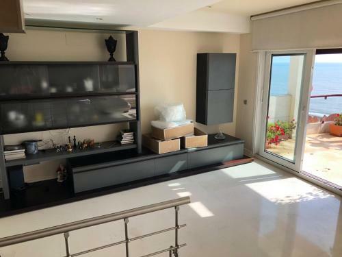 Apartamento Atico-duplex Primera Linea De Playa En El Centro De Estepona