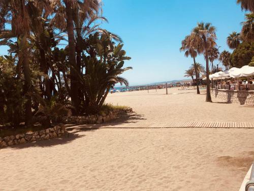 Apartamento Atico-duplex Primera Linea De Playa En El Centro De Estepona