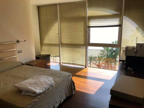Apartamento Atico-duplex Primera Linea De Playa En El Centro De Estepona