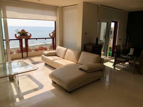 Apartamento Atico-duplex Primera Linea De Playa En El Centro De Estepona
