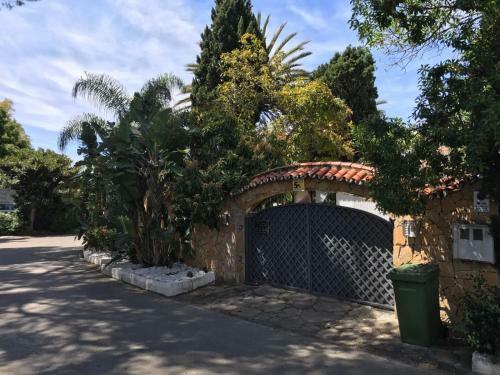 Modern 3 Bed Beach Side Private Villa