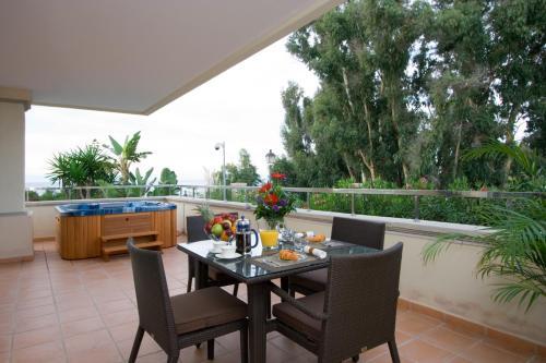 Heaven Beach Apartments, Apt 402