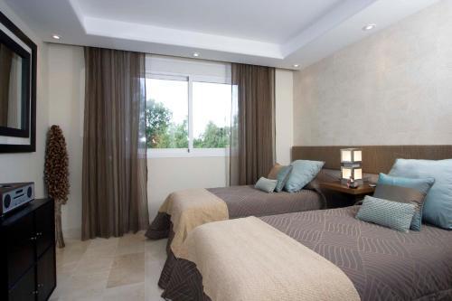 Heaven Beach Apartments, Apt 402