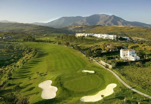 Estepona Golf Apartment With Seaview
