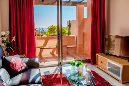 Seaview Luxury Penthouse Apartment 24 Hour Security And Underground Parking