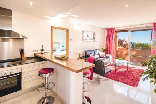 Seaview Luxury Penthouse Apartment 24 Hour Security And Underground Parking