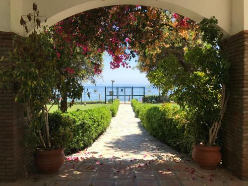 Marbella - Estepona Beach Frontline Apartment