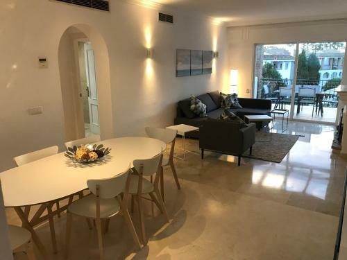 Marbella - Estepona Beach Frontline Apartment