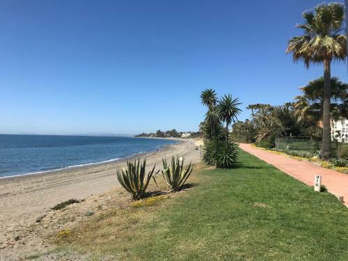 Marbella - Estepona Beach Frontline Apartment