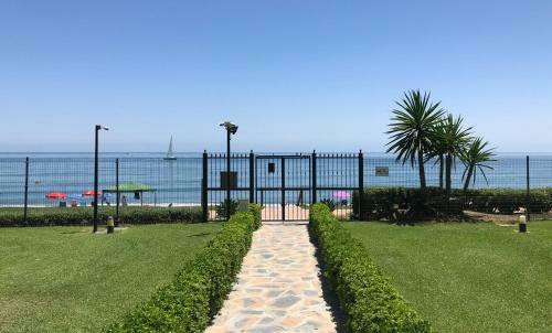 Marbella - Estepona Beach Frontline Apartment