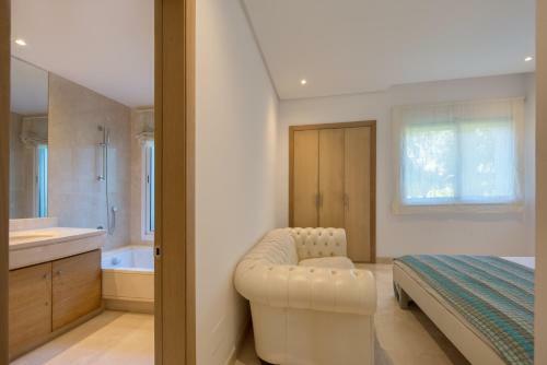 Apartamento Alcazaba Beach, Beach Front Complex In Estepona