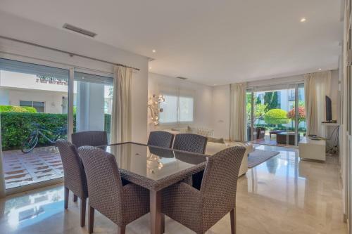 Apartamento Alcazaba Beach, Beach Front Complex In Estepona