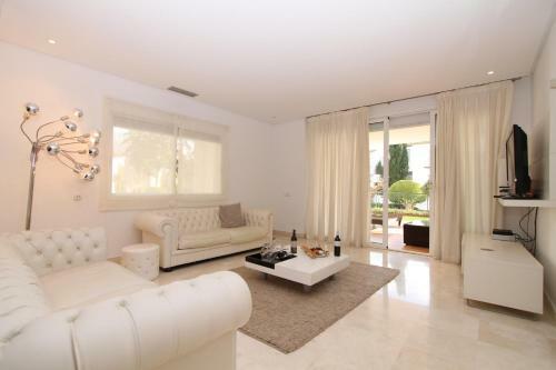 Apartamento Alcazaba Beach, Beach Front Complex In Estepona