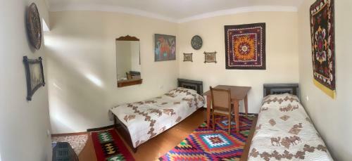 Hostal Art Guest House Usto