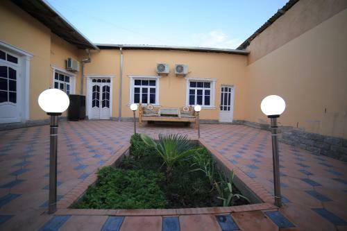 Hostal Parviz Guest House
