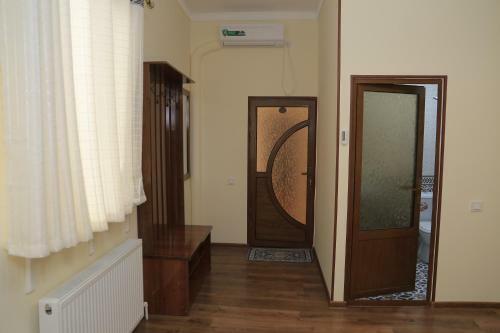 Eshoni Pir Hotel