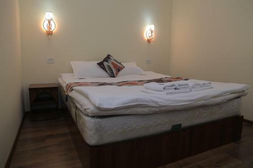 Eshoni Pir Hotel