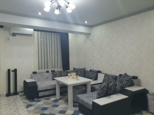 Apartamento Fayzobod