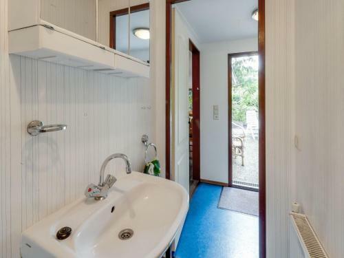 Beautiful Chalet With Swimming Pool In Stegeren