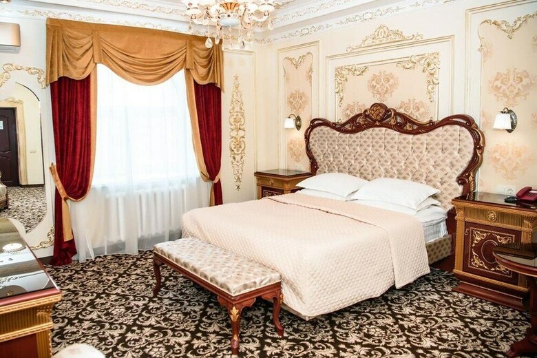 Lion Hotel