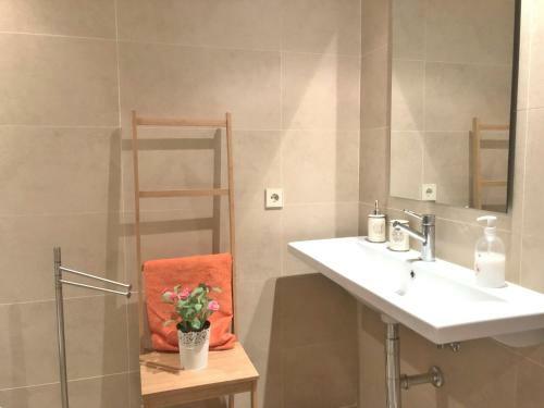 Excellent Holiday Apartment With Pool View