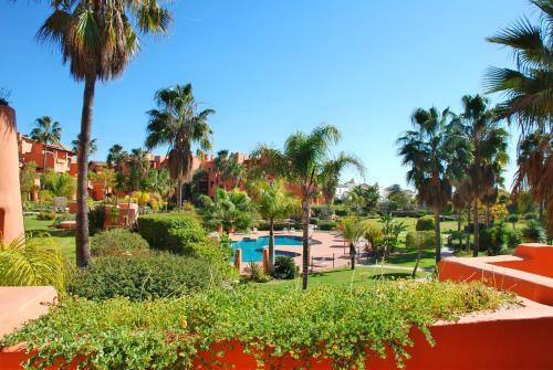 Excellent Holiday Apartment With Pool View