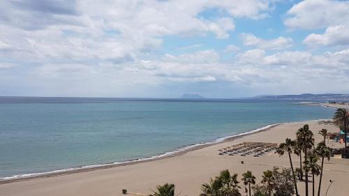 Apartamento En Primera L�nea De Playa. Seis Plazas.