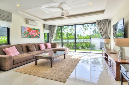 Villa Andy With Pool And 800 M Away From Beach
