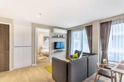 Apartment Near Bangtao Beach 2bdr 2bth #404