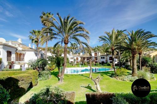 Bonito Chalet En Estepona Con Piscina Y Playa