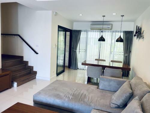 Townhouse At Laguna Park By Lofty