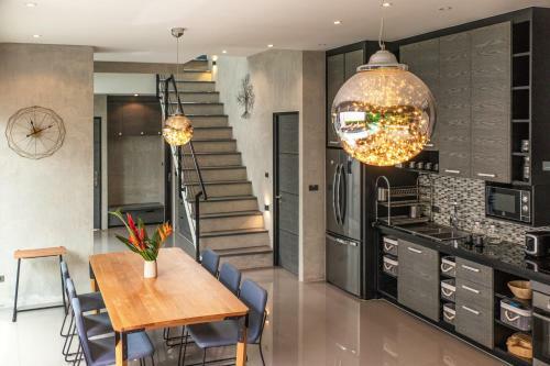 Villa Modern 3br Loft With Large Pool, Gym And Sauna