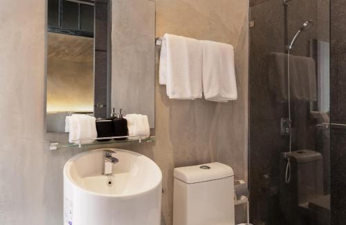 Villa Modern 3br Loft With Large Pool, Gym And Sauna