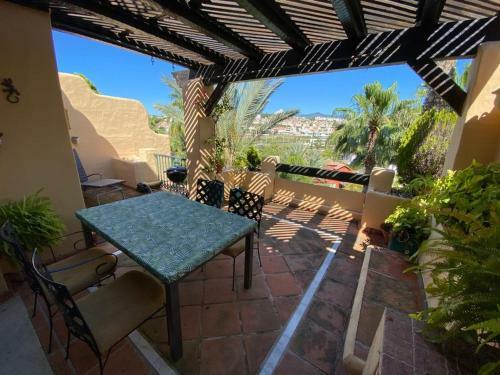 Amazing Holiday Apartment With Tropical Community Pool
