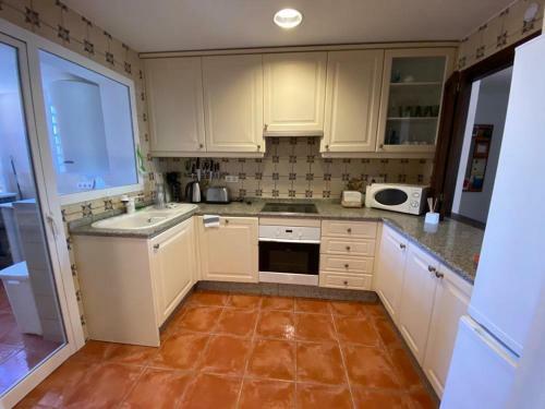 Amazing Holiday Apartment With Tropical Community Pool