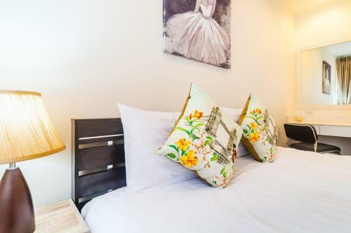 Villa 3bdr Townhouse 800m From Bangtao Beach