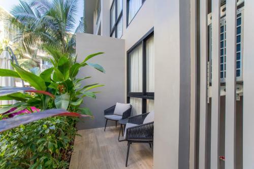 1 Bdr Pool Access Apartment Bangtao #103