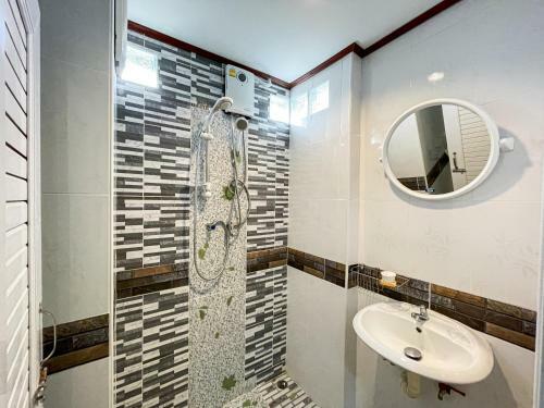Hostal Studio House Near Tesco & Beach