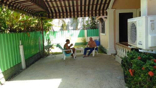 Hostal Studio House Near Tesco & Beach