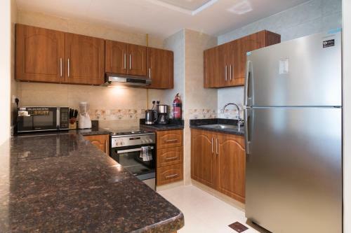Luxury 1 Br Beach Apartment With Full Sea View