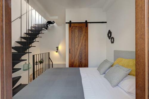 Unique Andalusian Townhouse Next To Beach