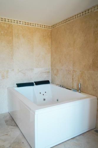 Huge Golf And Spa Mansion 8 Min From Puerto Banus
