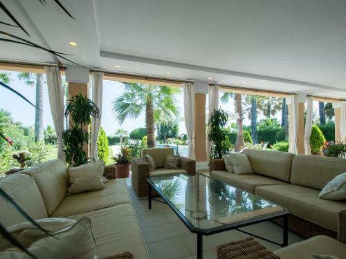 1077 Beach Villa El Paraiso