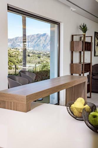 2021 Built Extravagant Villa In Luxurious Mirabella Hills
