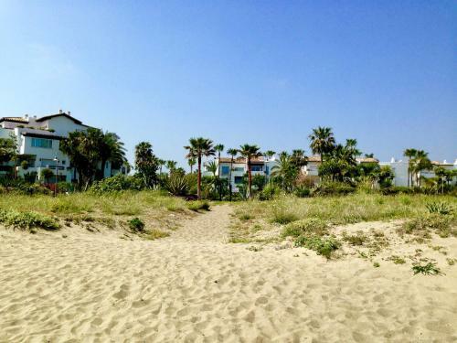 Apartamento Relaxing Beachfront Complex With Swimming Pool In Costalita