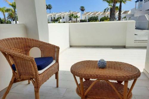 Palms Beach - Brand New Luxury Beachside Apartment